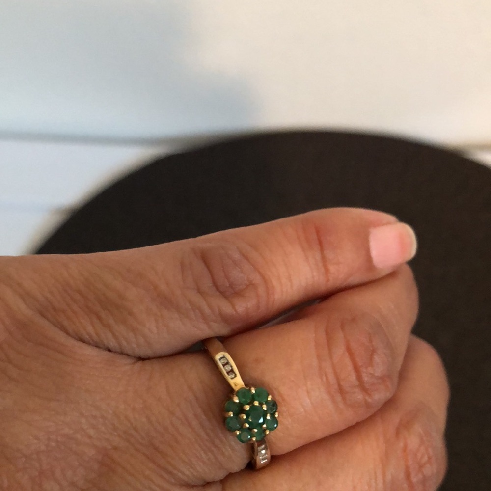 ♦️SOLD♦️SOLD♦️SOLD♦️Authentic Gold-Emerald Halo Style Ring w/Diamonds.